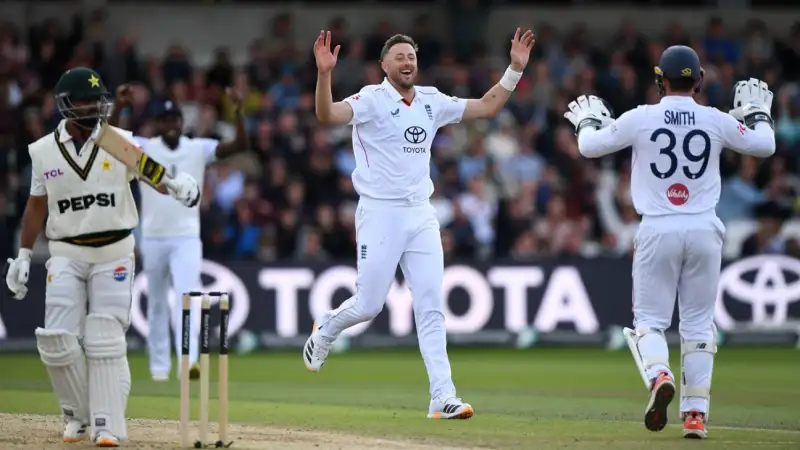 England Crush Pakistan by an Innings and 103 Runs in First Test